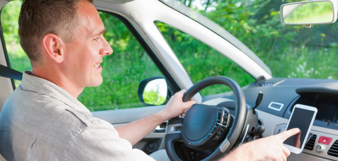 Flottensteuerung mit Auftragsübermittlung und Nachrichtenaustausch zwischen Fahrer, Mitarbeiter und Personal und Zentrale