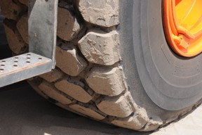 Alarm bei Druckverlust und Druckabfall des Reifen bei Baumaschine, Baufahrzeug und LKW